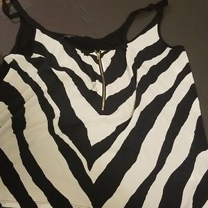 Black and white tanktop
